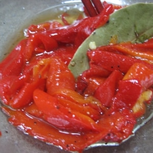 夏にうれしい冷たい常備菜『赤ピーマンのマリネ』